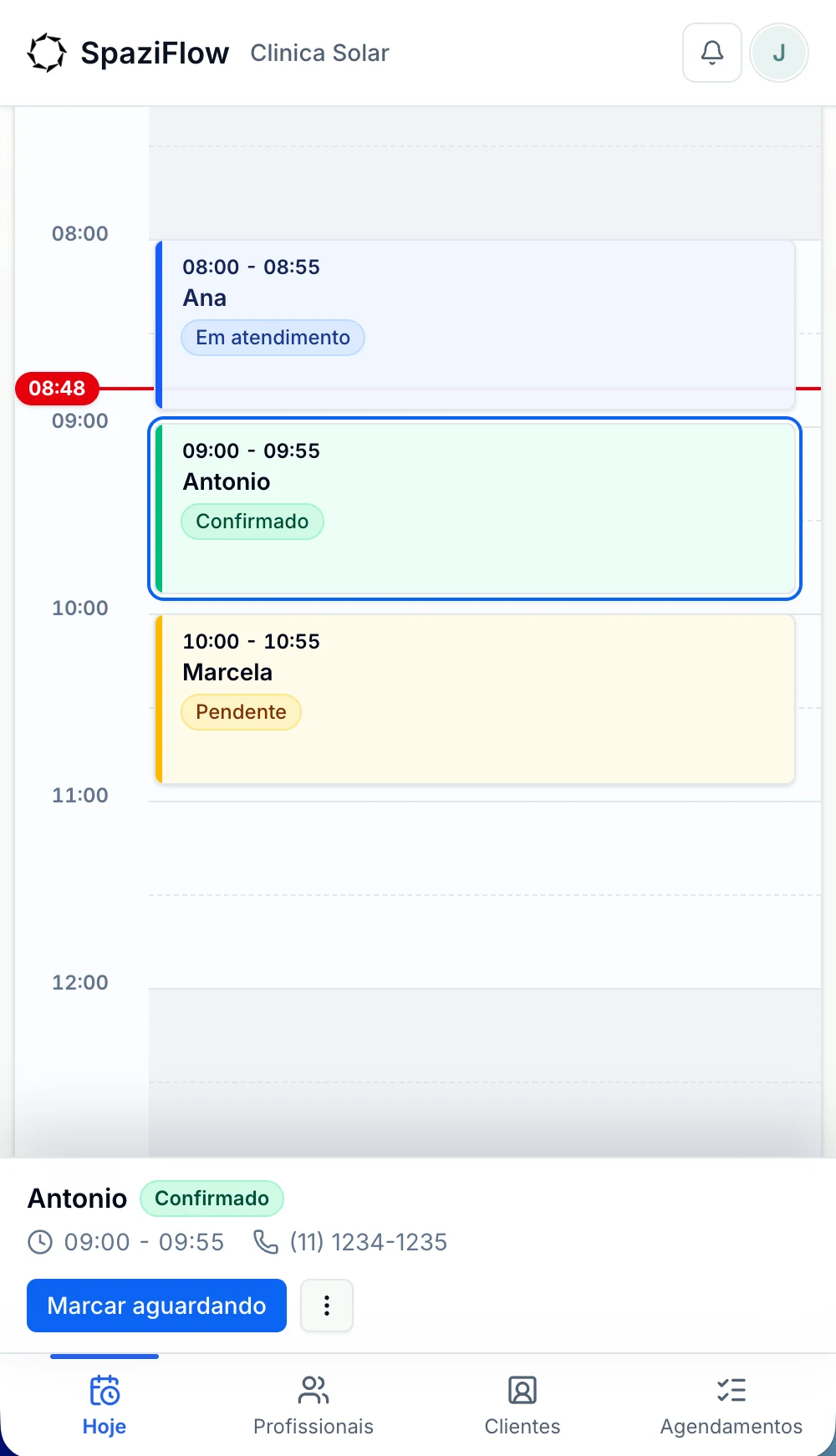 Tela mobile do SpaziFlow com linha do dia, atendimentos e ação de marcar aguardando