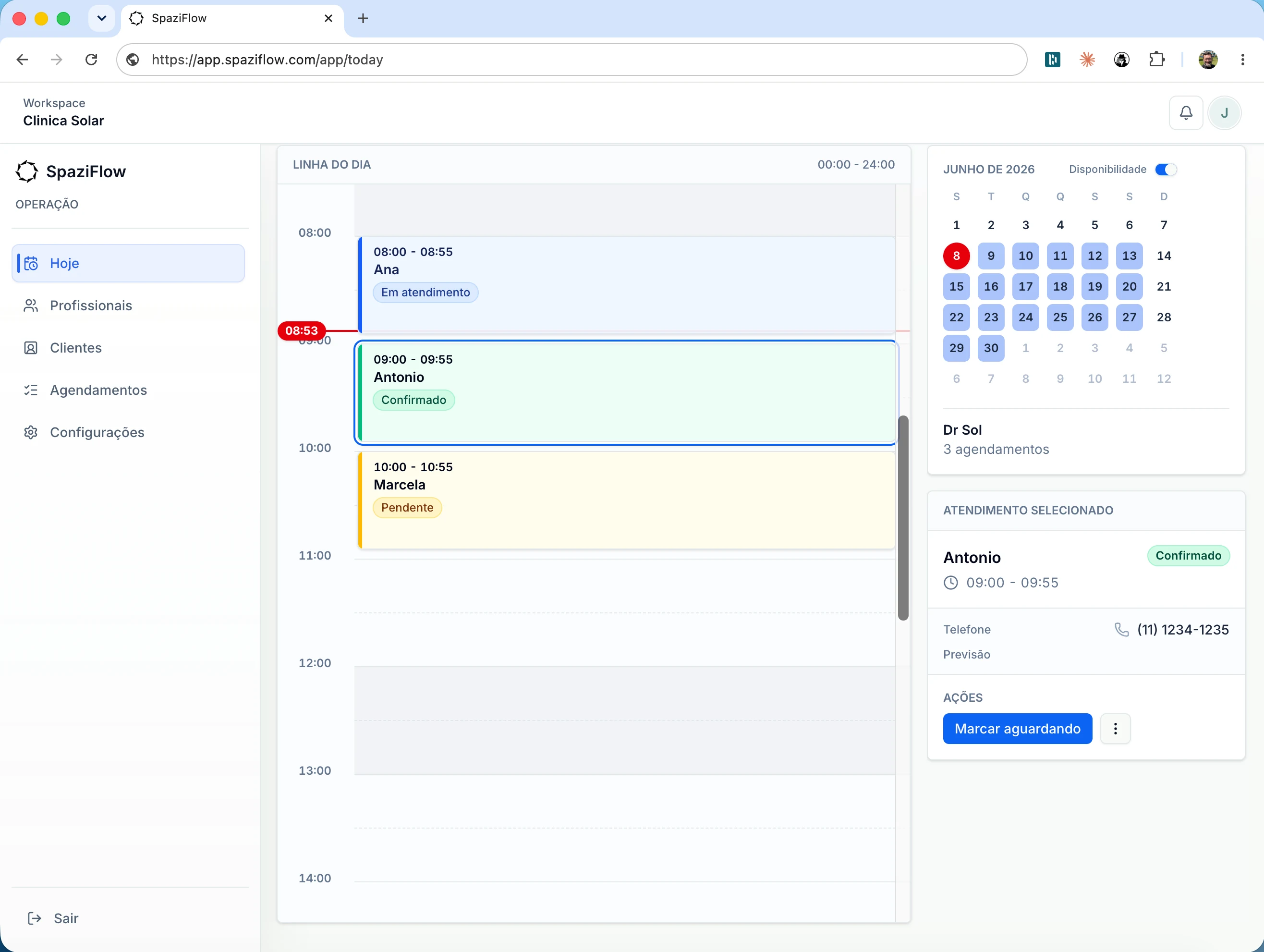 Detalhe da linha do dia no desktop do SpaziFlow com atendimento em andamento e agenda confirmada